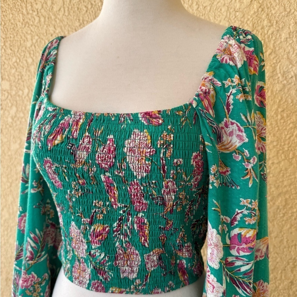 B.O.G. Collective Floral Crop Green/Pink Top Women's Size‎ M